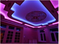Двухйорвневый натяжной потолок с подсветкой фиолет и розовый