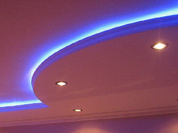 Наяжные потолки с неоновой подсветкой