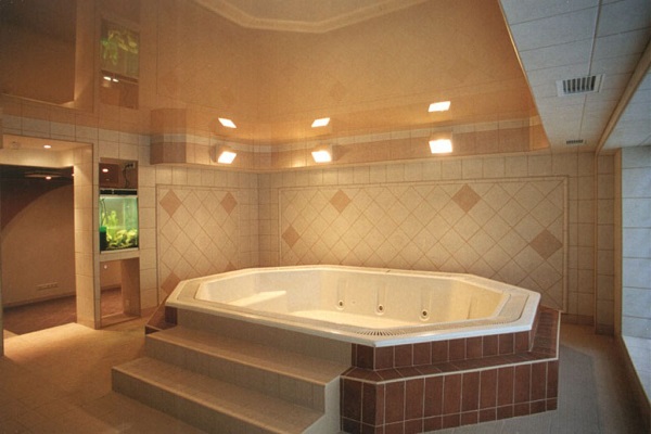 Натяжной потолок в ванной комнате - индивидуальный дизайн на ваш вкус